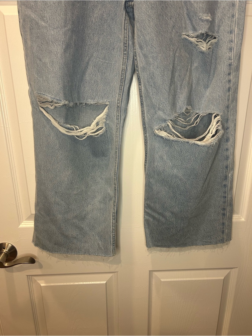 ETICA 90s Grunge Distressed Jeans Women’s Light Wash Ripped Wide Leg Raw Hem NWT - Picture 4 of 9